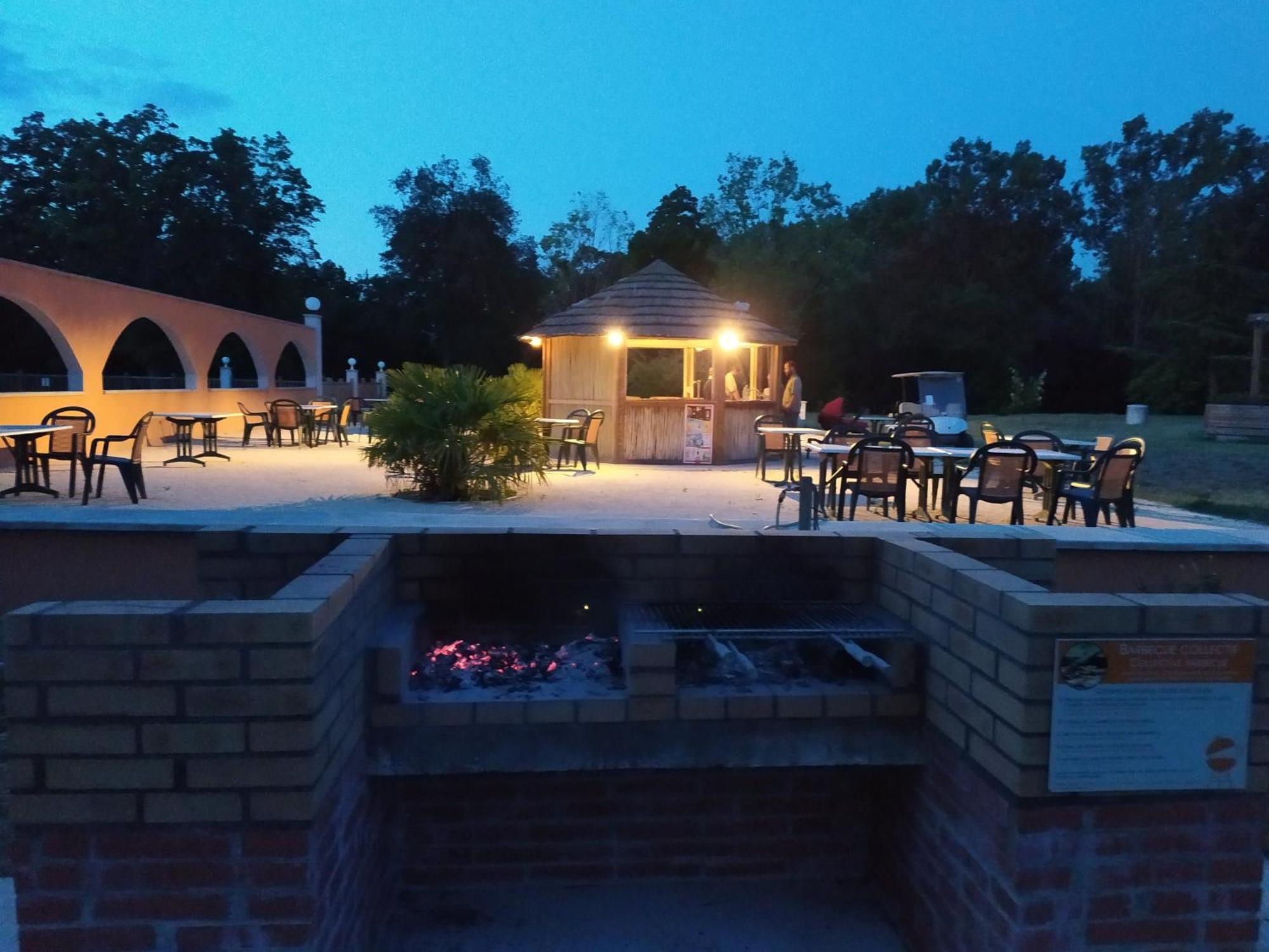Camping Domaine de Senaud Albon Bagian luar foto