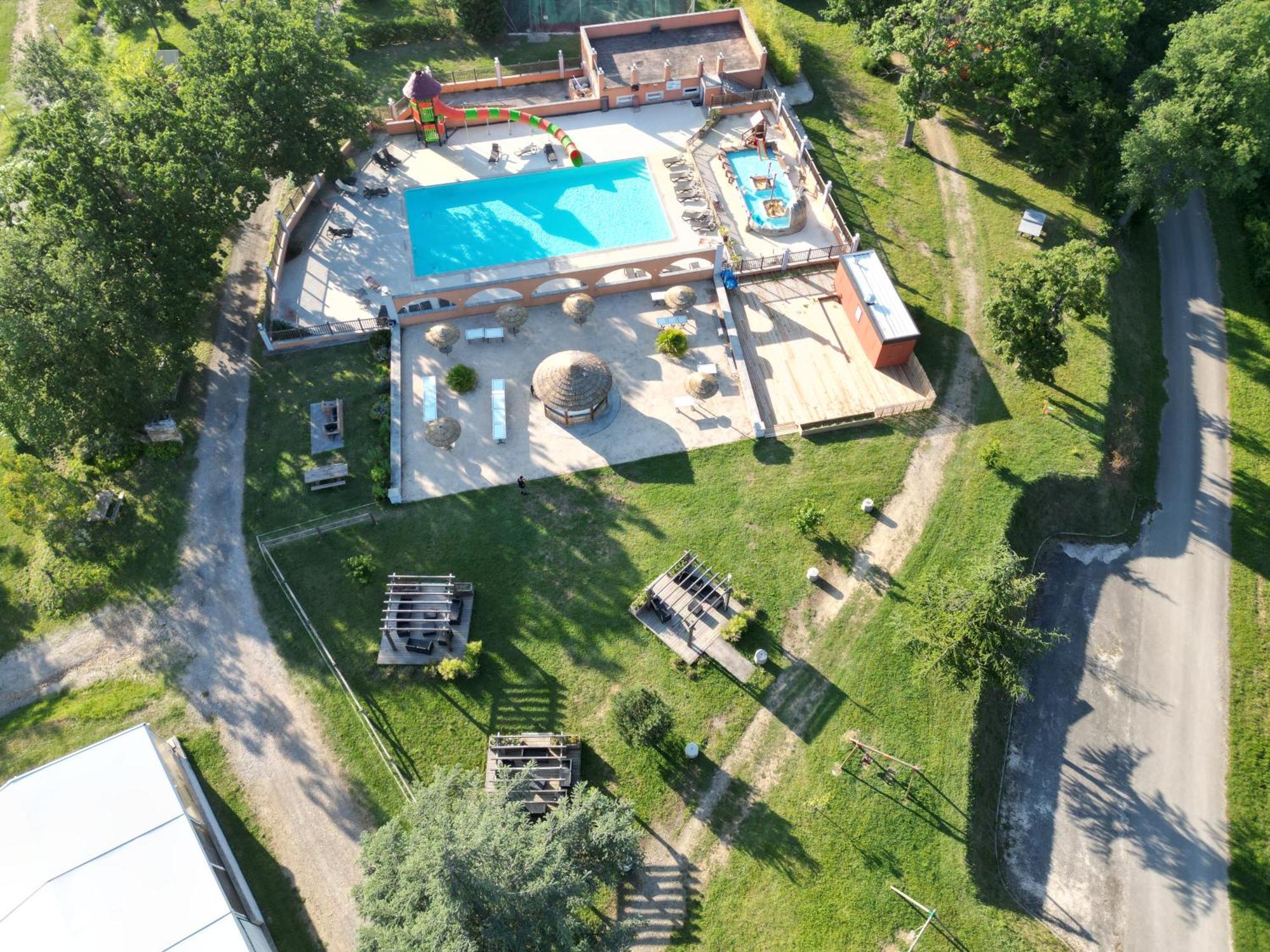 Camping Domaine de Senaud Albon Bagian luar foto