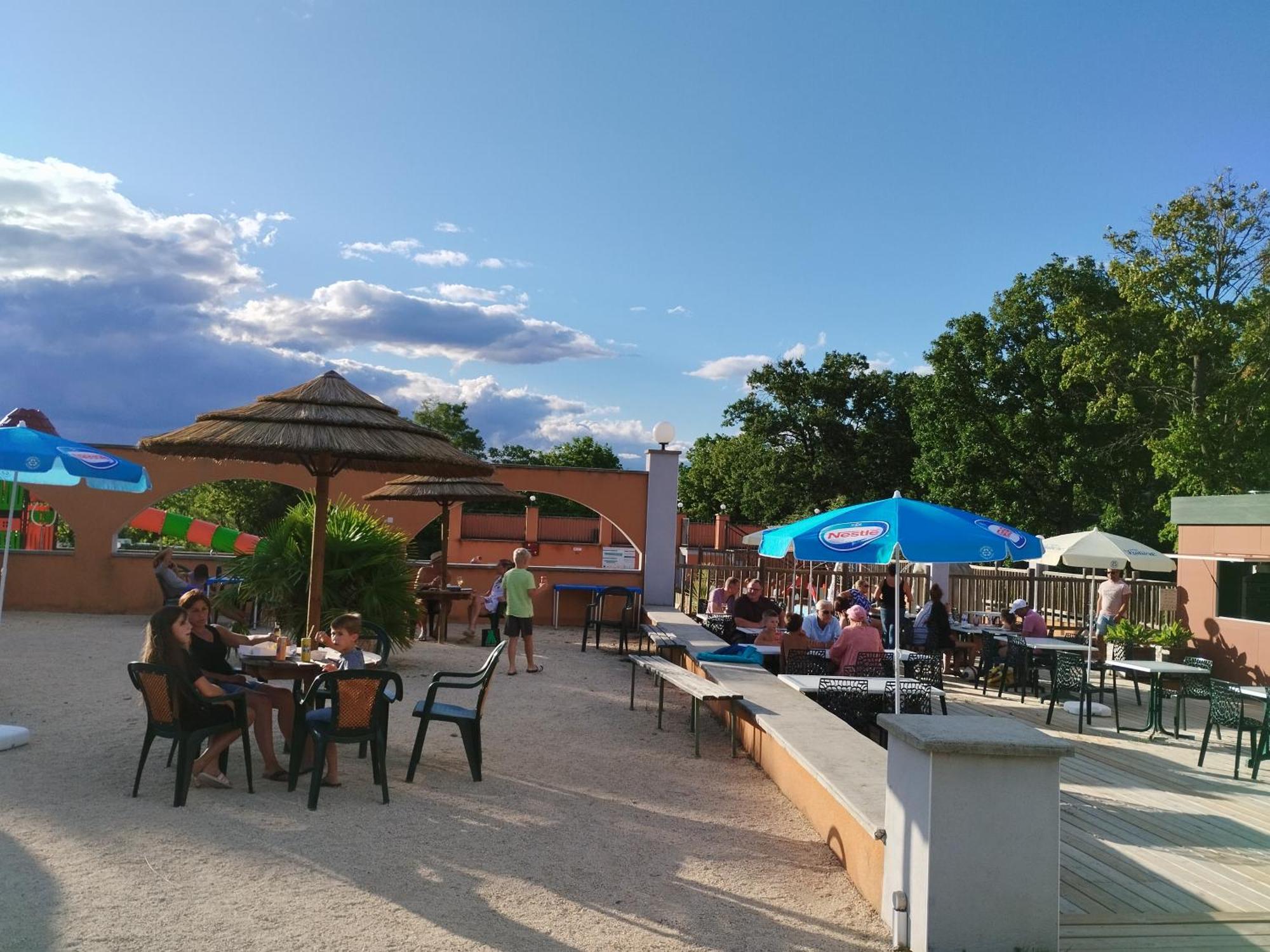 Camping Domaine de Senaud Albon Bagian luar foto