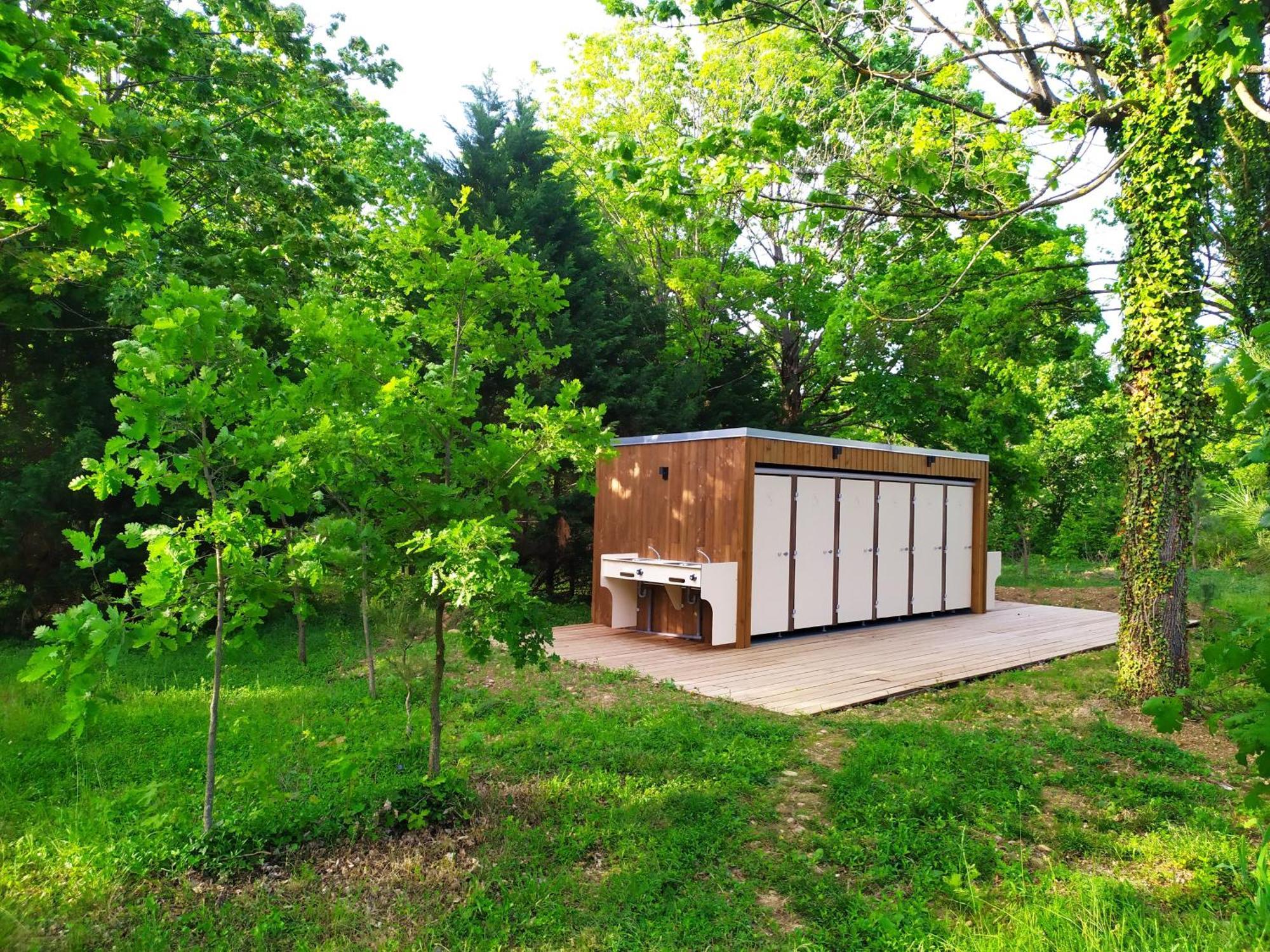 Camping Domaine de Senaud Albon Bagian luar foto