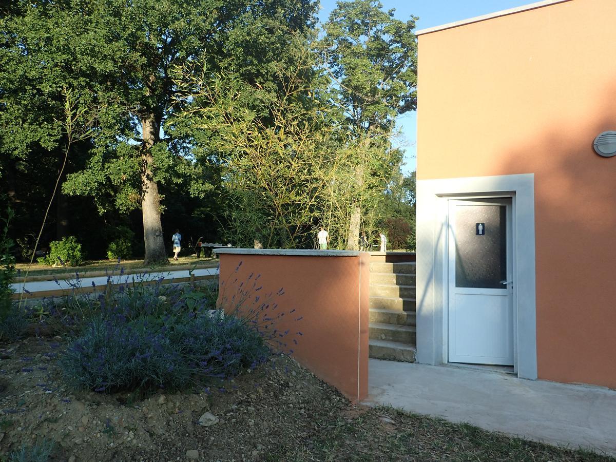 Camping Domaine de Senaud Albon Bagian luar foto